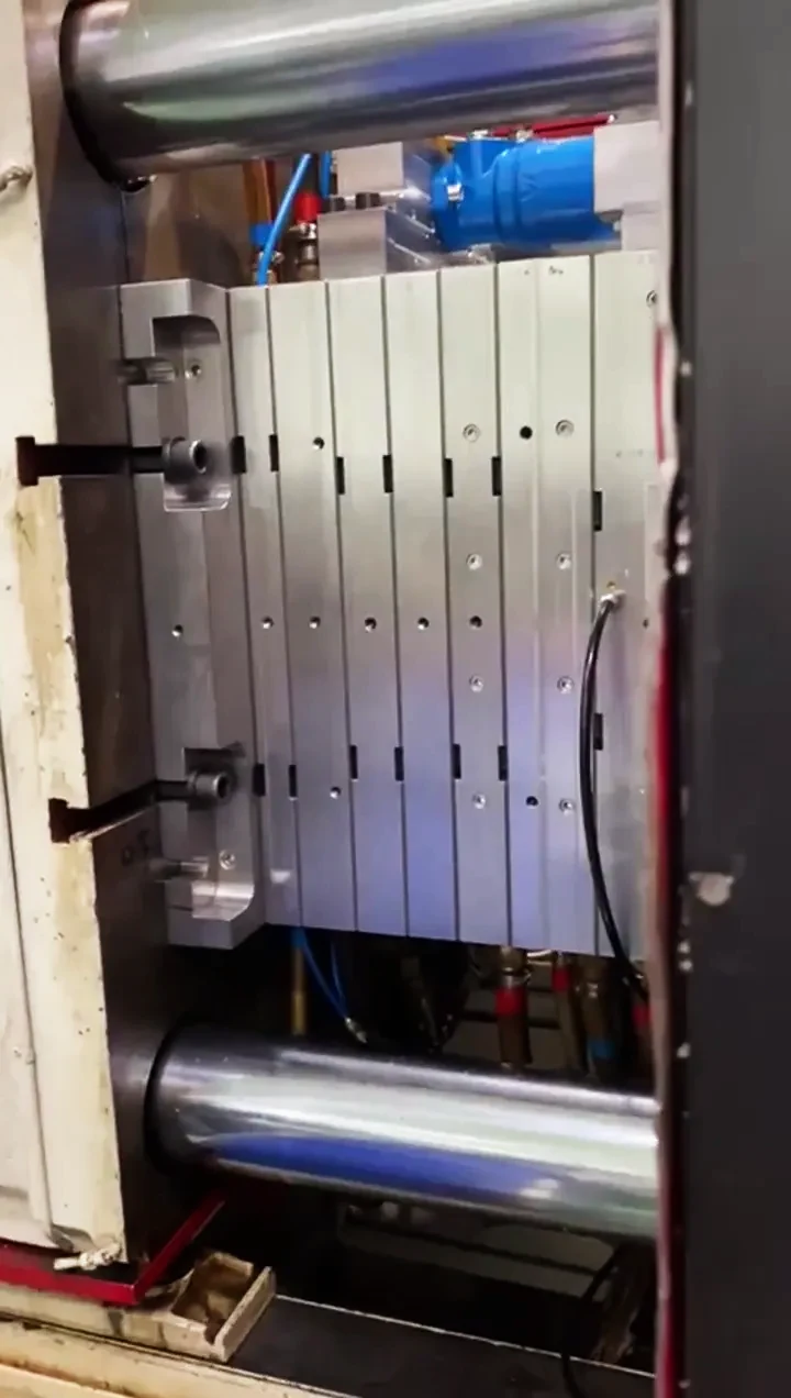 Linea automatizzata per preforme PET